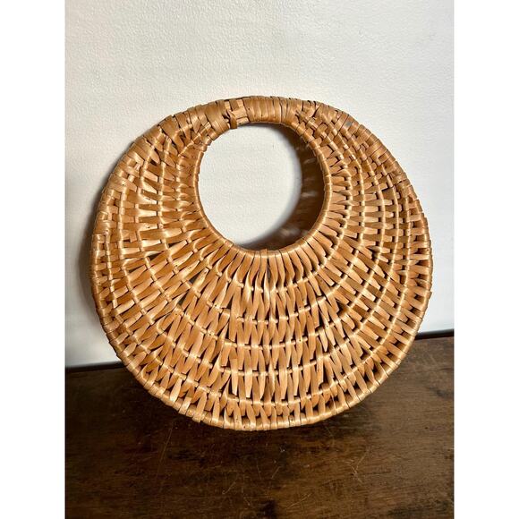 Vintage Wall Pocket Basket | Hanging Round Woven Basket | Wicker Wall Basket - Picture 4 of 4